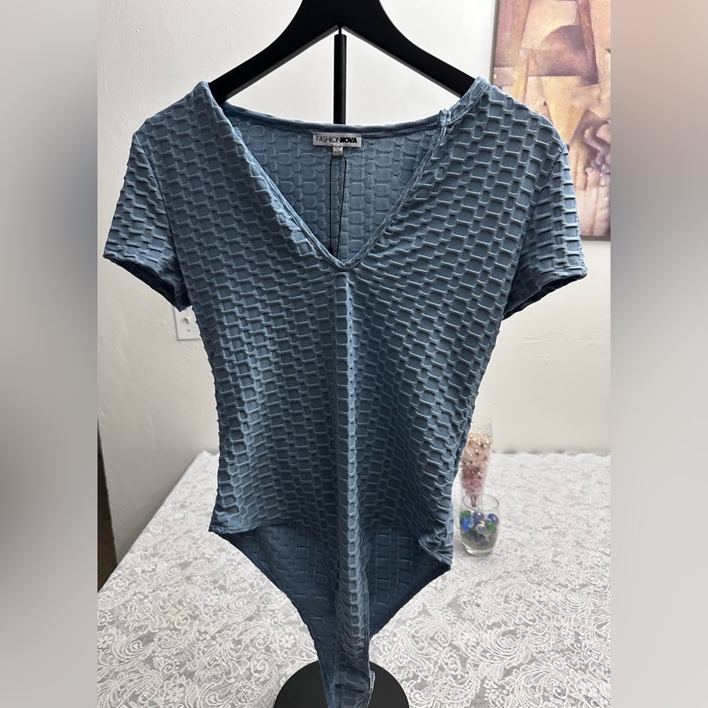 Fashion Nova Blue Textured Bodysuit V Neck Stretchy Trendy Y2K New Tags